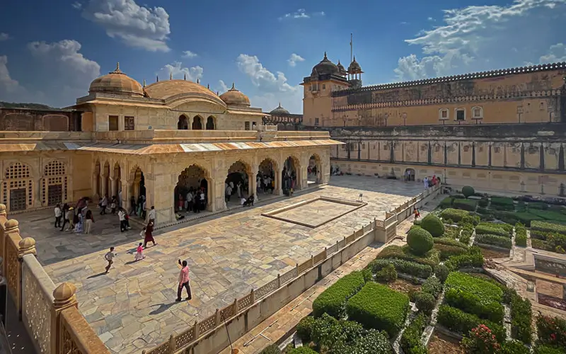 Smart Traveller Guide to Avoiding Crowds at the Taj Mahal, Amer Fort and Red Fort